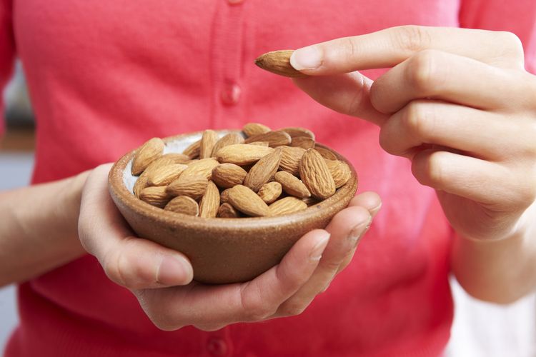 arus balik, Makanan untuk lelah, makanan saat lelah, Capek Usai Perjalanan Balik dari Kampung Halaman, Ini Makanan untuk Atasi Lelah, 1. Makanan alami dan tidak diproses, 2. Buah dan sayuran, 3. Minuman tanpa kafein, 4. Protein tanpa lemak, 5. Karbohidrat kompleks, 6. Kacang-kacangan, 7. Air putih, 8. Vitamin dan suplemen, 9. Pisang, 11. Biji-bijian