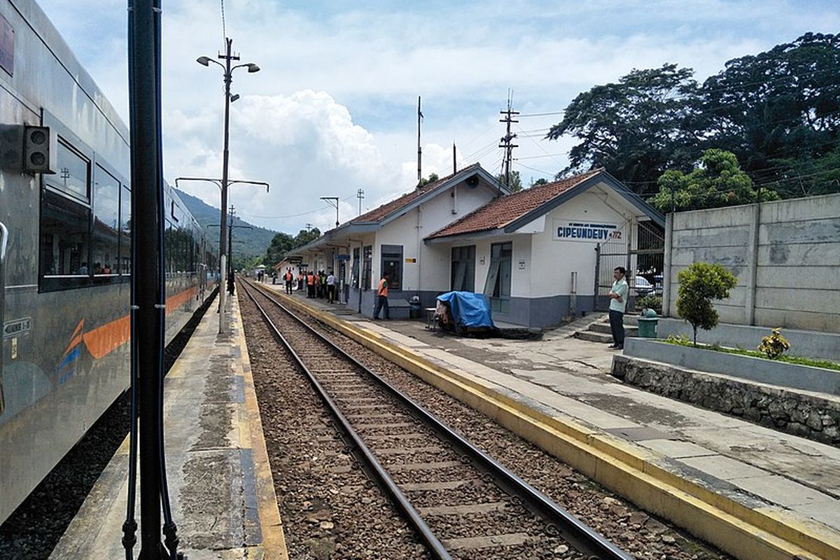 Stasiun Cipeundeuy, Cuma Stasiun Kecil, Tetapi Ini Alasan Semua Kereta Api Wajib Berhenti di Sini
