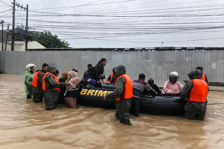 BNPB, Banjir Sumatera Utara, korban banjir sumut, banjir sumatera, bencana sumatera, BNPB: 116 Korban Meninggal akibat Banjir dan Longsor di Sumut, Sebaran Korban Meninggal di Enam Daerah, Lebih dari 1.000 KK Mengungsi, Kepala BNPB Tinjau Lokasi dan Salurkan Bantuan, Bantuan Logistik untuk Daerah Terdampak, Penanganan Darurat Masih Berjalan
