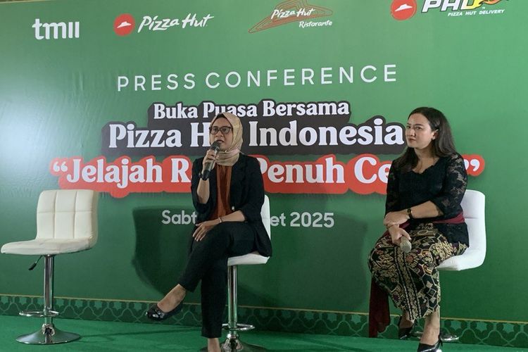 Pizza Hut Indonesia, buka puasa bersama pizza hut indonesia, pizza satu meter pizza hut indonesia, pizza hut indonesia 100 meter, pizza hut indonesia di tmii, Buka Puasa Bersama Pizza 100 Meter Digelar di Taman Mini Indonesia Indah