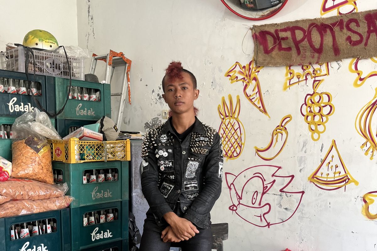 anak punk, Anak Punk Tak Selalu ‘Dekil’, Hafid dan Cerita Melawan Stereotip, Berawal dari Rasa Penasaran, Merantau dan Menemukan Jalan Hidup, Fashion sebagai Identitas, Melawan Stigma Negatif