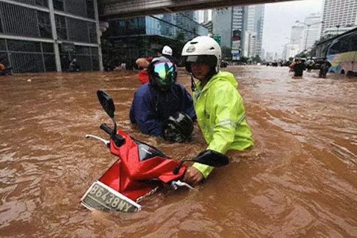 water hammer, Jangan Lakukan Ini Saat Banjir, Awas Mesin Motormu Bisa Jebol, Apa itu water hammer?, Jangan nekat terjang banjir!, Apa yang harus dilakukan?, Kesimpulan