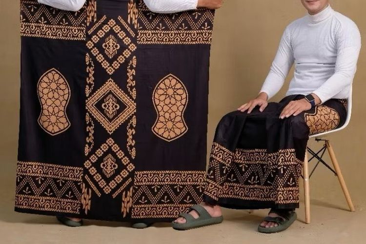 sarung batik, rekomendasi sarung batik pria, rekomendasi sarung, sarung pria modern, sarung pria keren, 5 Rekomendasi Sarung Pria Modern, Harga Mulai Rp 55.000, 1. Sarung batik Bin Sodiq, 2. Sarung tenun Prodigo, 3. Sarung polos Sapphire, 4. Sarung motif instan Alif Modern Wear, 5. Sarung motif Tazbiya