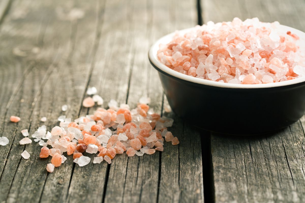 garam himalaya, Garam himalaya, Garam himalaya adalah, apa itu garam himalaya, Garam Kok Merah Muda, Apa Itu Garam Himalaya?, Asal-usul garam himalaya dan kandungan di dalamnya, Penggunaan garam himalaya, Klaim kesehatan garam himalaya: Mitos atau fakta?, Kesimpulan