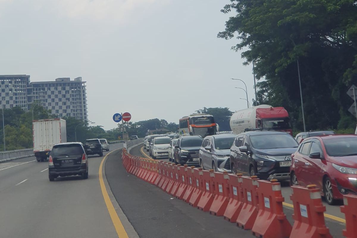 lalu lintas, arus lalu lintas, Arus Lalu Lintas Tol Semarang–Banyumanik Padat hingga 5 Km