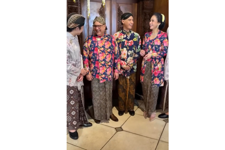 Maia Estianty, siraman Al Ghazali, Irwan Mussry, Maia Estianty dan Irwan Mussry, Alyssa Daguise, al ghazali menikah, pernikahan al ghazali, pernikahan al ghazali kapan, Siraman Al Ghazali, Al Ghazali siraman, Gaya Kompak Maia Estianty dan Irwan Mussry di Siraman Al Ghazali, 1. Elegan dalam balutan putih gading, 2. Kompak berfoto bersama, 3. Serasi dalam busana adat Jawa, 4. Berpose candid