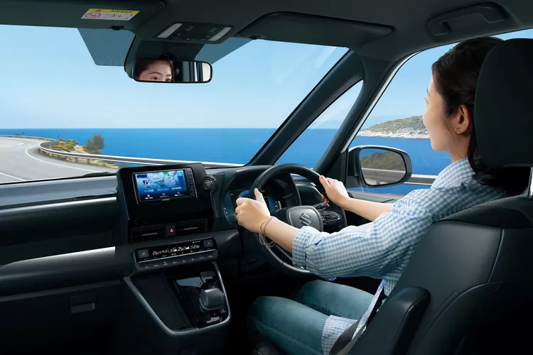 Suzuki, Suzuki Landy, Suzuki Luncurkan Saudara Kembar Toyota Voxy, Pakai Mesin Hybrid