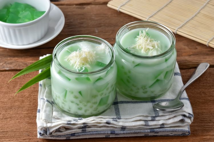 takjil, Minuman, makanan, ide jualan takjil, 14 Ide Jualan Takjil Hits, Siap-siap Diserbu Pembeli Sampai War, 1. Es Lumut Creamy Aneka Rasa, 2. Buko Pandan Sagu Mutiara, 3. Es Kul Kul dengan Buah Premium, 4. Salad Buah Mini Cup, 5. Puding Sedot , 6. Dessert Box Rasa Lokal, 7. Fruit Sando, 8. Dimsum Mentai, 9. Es Pisang Ijo, 10. Aneka Menu Kukusan, 11. Es Teler Creamy, 12. Salad Jelly Ball Fruity