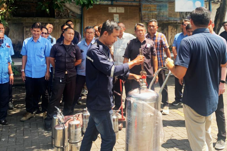 Bluebird, Bali, kendaraan listrik, baterai lithium, Bluebird dan FAST Gelar Pelatihan Risiko Baterai Lithium di Bali