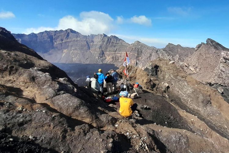 pendakian Gunung Raung ditutup, gunung raung meletus, erupsi gunung raung, Pendakian Gunung Raung ditutup, Gunung Raung Meletus 7 Juni 2025, Jalur Pendakian Ditutup Sementara