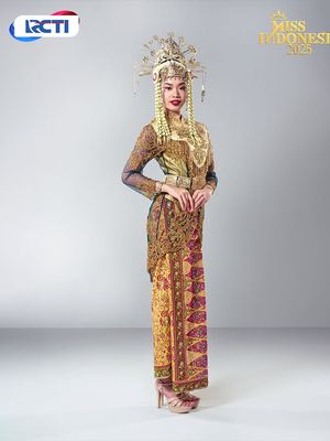 Audrey Bianca, Miss Indonesia, Miss Indonesia 2025, Busana Audrey Bianca, Audrey Bianca Callista, audrey bianca, gaya audrey bianca, busana audrey bianca, 5 Busana Audrey Bianca Saat Miss Indonesia 2025, Dress hingga Baju Adat, 1. Gaun emerald berhias bunga, 2. Gaun off-shoulders, 3. Gaun fuchsia, 4. Baju adat DKI Jakarta, 5. Gaun merah berpayet