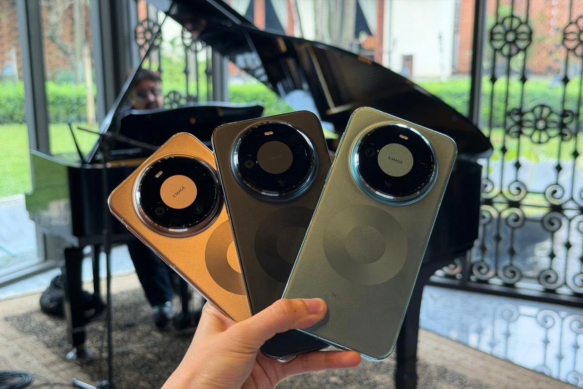 Huawei, Mate 80 Pro, smartphone, Hands-on Huawei Mate 80 Pro, Punya Tiga Lubang Layar dan Modul Kamera Ikonik, Bawa desain ikonik Mate Series, Kamera telefoto super jenih, Spesifikasi Huawei Mate 80 Pro, Harga Huawei Mate 80 Pro di Indonesia
