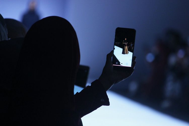 industri fashion, Artificial Intelligence, kecerdasan buatan, vogue, majalah Vogue, model AI, AI model, Model AI Tampil di Majalah Vogue, Inovasi atau Ancaman untuk Model Manusia?