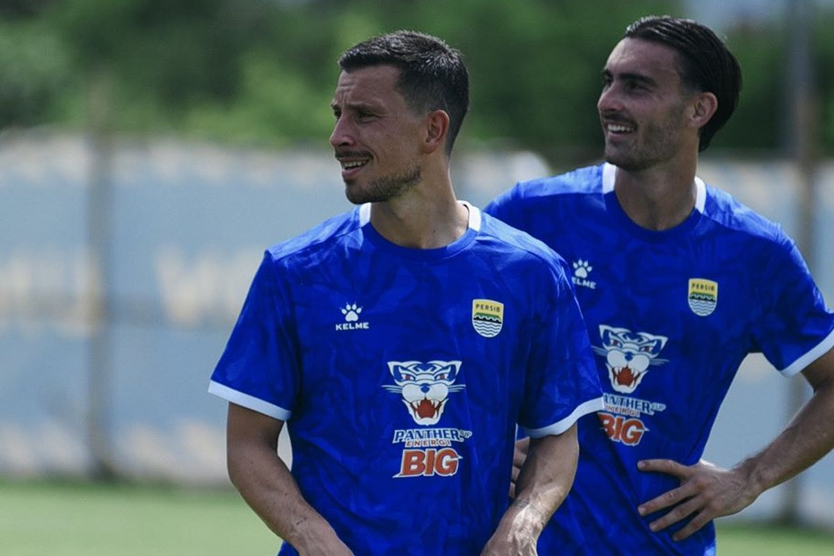 Persib, Timnas Indonesia, Persib Bandung, Jadwal Persib, Persib Bandung vs Persebaya, jadwal persib bandung, Eliano Reijnders, Thom Haye, Super League 2025-2026, Bojan Hodak, Kata-kata Thom Haye dan Eliano Reijnders Usai Jalani Latihan Perdana di Persib Bandung