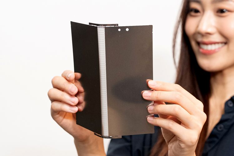 Samsung, ponsel lipat, Galaxy Z Fold 7, Samsung Z Fold 7, Samsung Galaxy Z Fold 7, samsung z fold 7, Samsung Galaxy Z Fold 7 Tahan 500.000 Kali Dilipat, Setara 10 Tahun Pemakaian