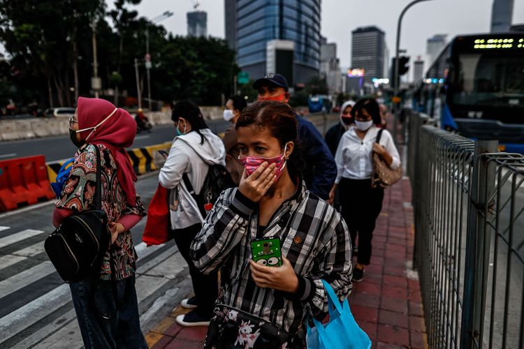 gaji DPR, UMP jawa tengah 2025, gaji DPR 3 juta per hari, gaji dpr 2025, gaji dpr 230 juta, Perbandingan Penghasilan DPR Rp 230 Juta dengan Upah Buruh Jawa Tengah