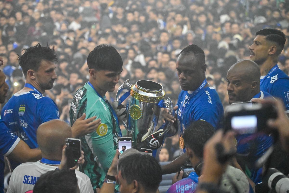 Persib, Liga 1, PSSI, Erick Thohir, Persib vs Persis, FIFA, pssi, erick thohir, Persib Bandung, Persib vs Persis Solo, Liga 1 2024-2025, juara Liga 1 2024-2025, Pesta Persib Juara Liga 1 di GBLA Kacau, Utusan FIFA Jadi Saksi
