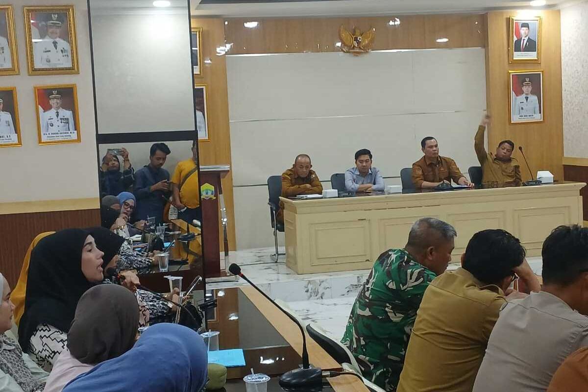 Banten, serang, program makan  bergizi gratis, Wali Murid SDIT Al Izzah Serang Tolak Program MBG: Mayoritas Siswa dari Keluarga Mampu