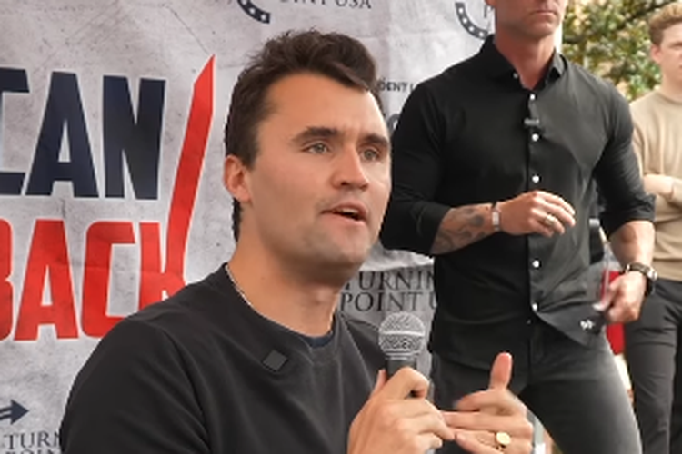 charlie kirk, Charlie Kirk ditembak, siapa charlie kirk, charlie kirk ditembak mati, Charlie Kirk Donald Trump, Profil Charlie Kirk, Aktivis Konservatif Sekutu Trump yang Tewas Ditembak di Utah, Profil Charlie Kirk, Aktivis Muda Pendiri Turning Point USA, Charlie Kirk Dekat dengan Donald Trump, Kehidupan dan Aktivitas Publik Charlie Kirk, Figur Konservatif sekaligus Kontroversial, Warisan Politik Charlie Kirk