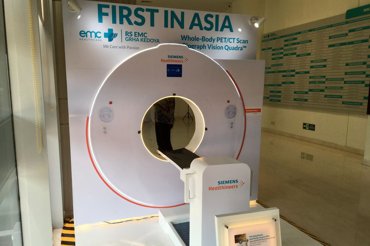 dokter, deteksi kanker, pasien kanker, diagnosis kanker, pemeriksaan kanker, PET CT Scan Biograph Vision Quadra Whole Body, scan kanker, pet ct scan, dokter spesialis kedokteran nuklir, dr junan imaniar, Pertama di Asia, PET/CT Scan Biograph Vision Quadra Bantu Deteksi Kanker Lebih Akurat, Apa itu PET/CT Scan Biograph Vision Quadra Whole Body?, Bagaimana cara kerjanya?, Siapa yang sebaiknya melakukan PET/CT scan?, Perjalanan panjang menghadirkan Quadra di Indonesia, Keamanan dan kenyamanan bagi pasien