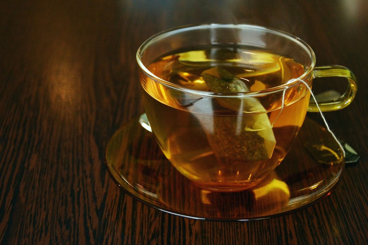 jenis teh untuk meredakan flu, apakah flu boleh minum teh, Apakah teh hijau bisa menyembuhkan flu, kapan waktu minum teh saat flu, Jenis-Jenis Teh Pereda Pilek, Coba Seduh dan Tambahkan Madu, Kapan waktu minum teh yang tepat?, Jenis teh untuk meredakan pilek, 1. Teh lemon, 2. Teh hijau, 3. Teh herbal campur madu