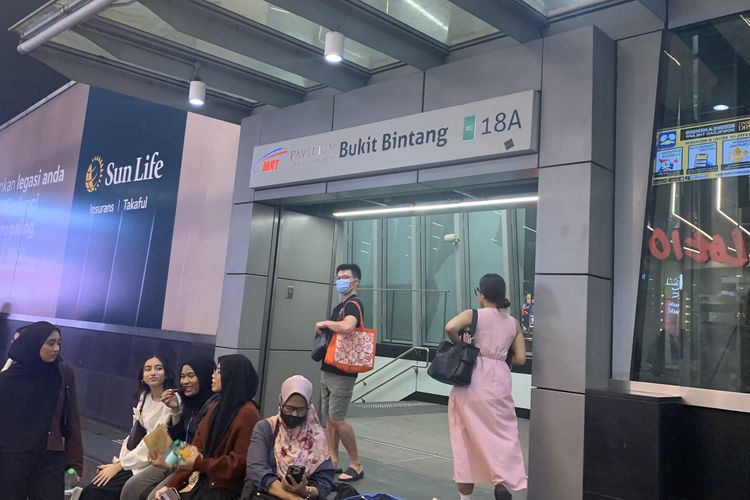 Kuala Lumpur, menara kembar petronas kuala lumpur, menara petronas dimana, tips foto di menara petronas, tips wisata menara kembar petronas, Pertama Kali ke Menara Kembar Kuala Lumpur? Ini Trik Jam Kunjung Terbaik