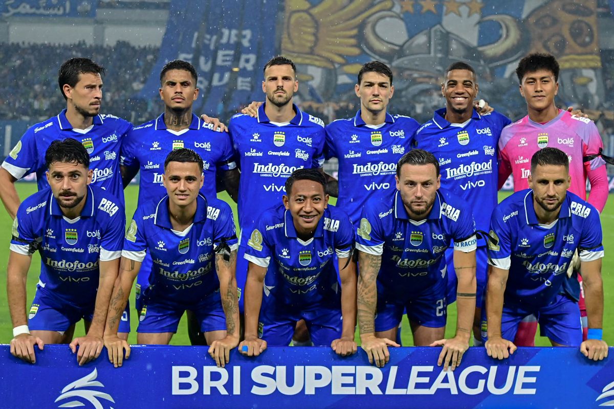 Jadwal Kickoff dan Link Live Streaming Laga Tunda Persib vs PSM Makassar, Big Match Malam Ini di GBLA, Mengapa laga Persib vs PSM dinilai krusial bagi kedua tim?, Bagaimana penilaian Bojan Hodak terhadap kekuatan PSM?, Apa yang diwaspadai Tomas Trucha dari Persib Bandung?, Bagaimana catatan head to head Persib vs PSM?