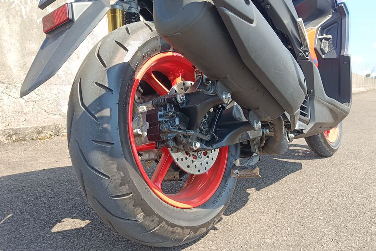 biaya kepemilikan, spesifikasi, Yamaha Aerox Alpha, CyberCity, Mengungkap Kelebihan dan Kekurangan Yamaha Aerox Alpha CyberCity, Desain Sporty, Spesifikasi dan Fitur , Rasa Berkendara Aerox Alpha CyberCity, Biaya Kepemilikan Aerox Alpha CyberCity