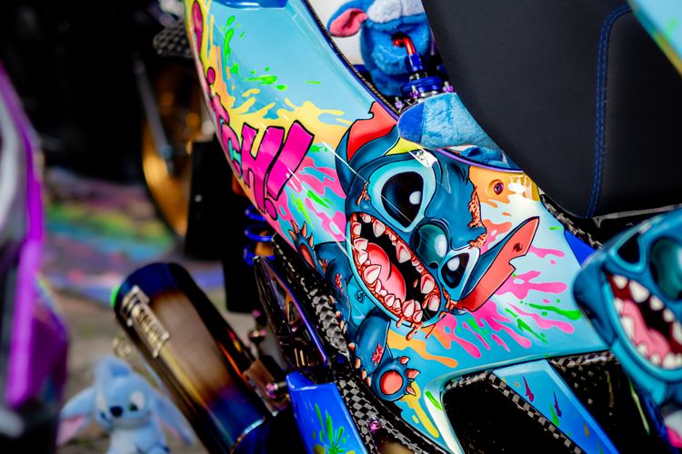 Honda PCX, Modifikasi motor, Prita Sari, Lilo &amp; Stitch, Modifikasi Honda PCX Lilo &amp; Stitch oleh Prita Sari, Honda PCX Modifikasi Bertema Lilo &amp; Stitch: Karya Kreatif Prita Sari, Desain Unik Menggambarkan Karakter Favorit, Aksesori Berkualitas Tingkatkan Kenyamanan, Efisiensi Bahan Bakar yang Lebih Baik, Daftar Modifikasi Honda PCX Bertema Stitch