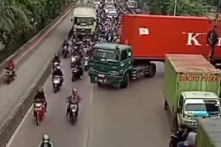 blind spot, pengendara motor, kecelakaan, Pahami Blind Spot untuk Keselamatan Pengendara Motor