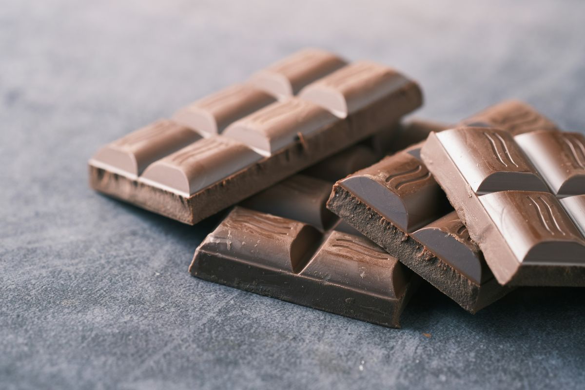 kesehatan jantung, Milk vs Dark Chocolate: Mana yang Terbaik untuk Jantung?, Keunggulan cokelat hitam, Efek samping cokelat hitam, Bagaimana dengan cokelat susu?, Mana pilihan yang paling sehat?