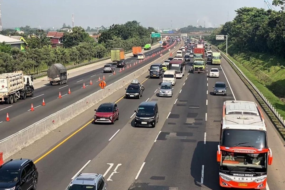 jalan macet, 4 Cara Cek Kemacetan Arus Mudik Lebaran dengan Mudah