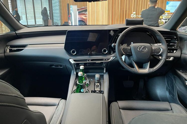 Ahmad Sahroni, Lexus RX 450h  Luxury, rumah ahmad sahroni, mobil ahmad sahroni, Spesifikasi Lexus RX 450h+ Ahmad Sahroni yang Hancur