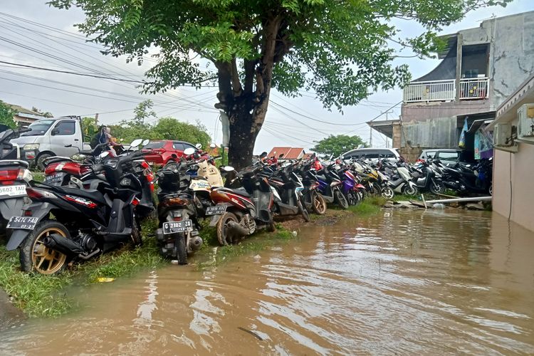 motor matik terendam, Ini yang Harus Dilakukan Saat Motor Matik Terendam Banjir