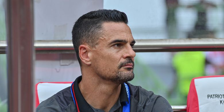 Liga Indonesia, PSM Makassar, Persita Tangerang, Super League, Bernardo Tavares, Persita Tangerang vs PSM Makassar, Carlos Pena, Super League 2025-2026, Bernardo Tavares Soroti Emosi Pemain PSM Saat Lawan Persita Tangerang