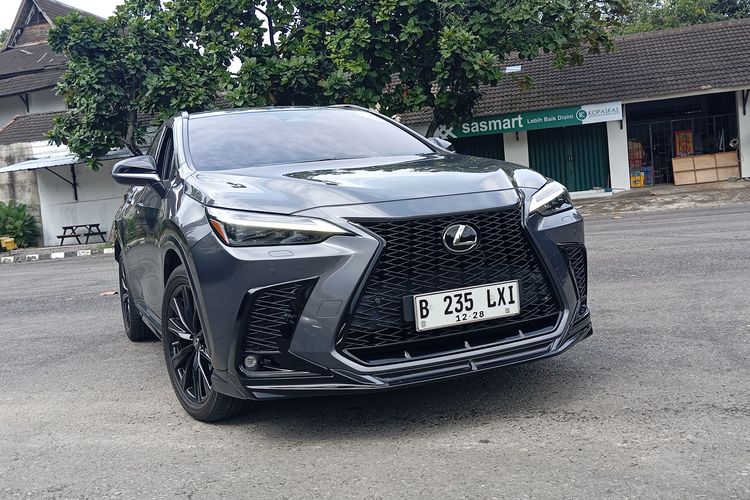 Lexus, Menguji Kelengkapan Fitur Lexus NX 450h+ Jakarta-Yogyakarta-Jakarta, Adaptive Cruise Control, Mode Listrik untuk Efisiensi Perjalanan, Suspensi Adaptif, Kabin Mendukung Perjalanan Jarak Jauh, Fitur Keselamatan Lengkap 