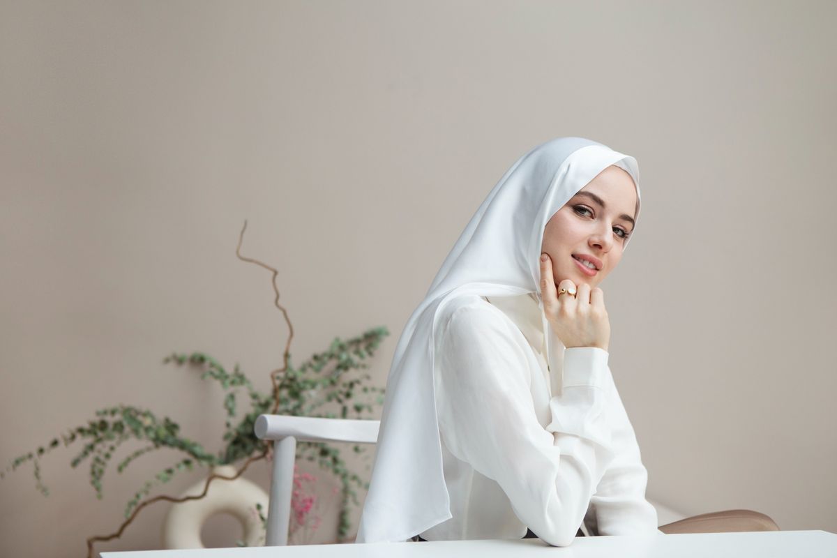 hijab, rekomendasi warna hijab, cara memilih warna hijab, rekomendasi hijab, rekomendasi warna hijab sesuai undertone, Rekomendasi Warna Hijab Sesuai Undertone Kulit Menurut Fashion Teacher