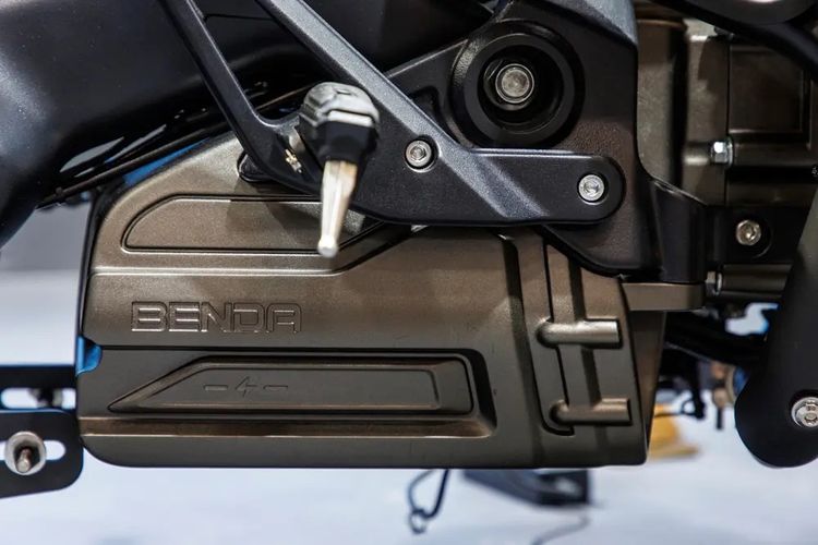 Benda, motor china, benda, Motor hybrid, mesin boxer, motor unik, Benda P51, Benda P51, Motor Nyentrik Mesin 250cc Boxer dan Hybrid