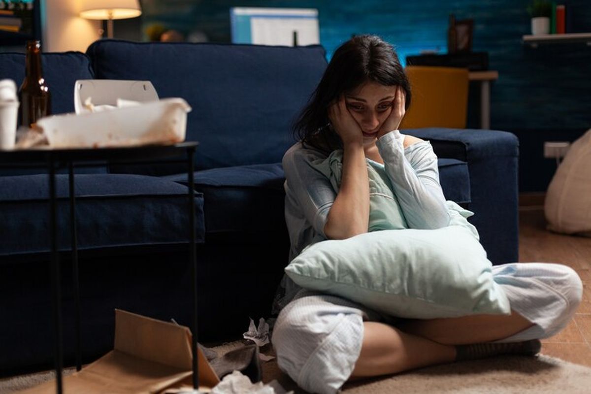depleted mother syndrome, kelelahan, Emosi, mindfulness, burnout, emosi, saat ibu terlihat kuat tapi sebenarnya kelelahan, Depleted Mother Syndrome: Saat Ibu Terlihat Kuat, tapi Sebenarnya Kelelahan, Apa itu depleted mother syndrome?, Tanda-tanda ibu mulai burnout, Mengapa ibu lebih rentan?, Cara mengatasi depleted mother syndrome, Kapan perlu mencari bantuan?