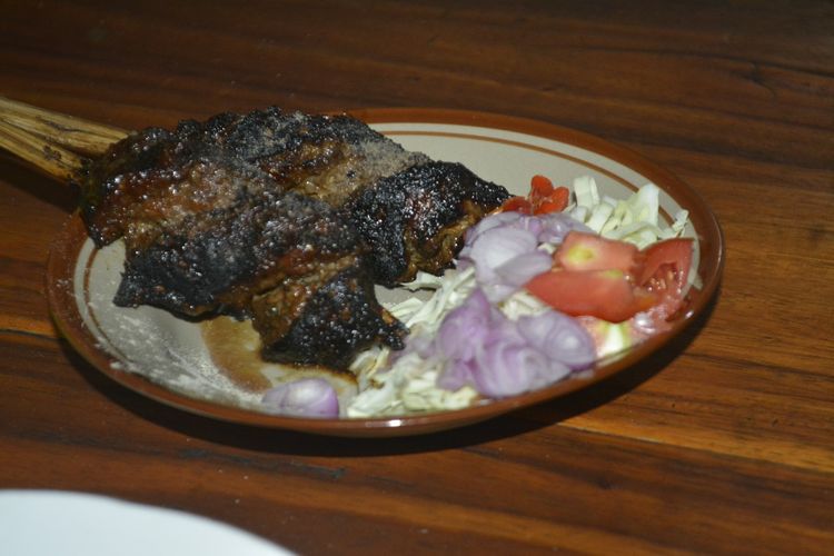 asam urat, Asam urat, daging kurban, Idul Adha, Tips makan daging kurban, idul adha, idul adha 2025, tips makan daging kurban, cara makan daging agar tidak asam urat, tips makan daging yang aman, cara makan daging yang benar, 6 Tips Makan Daging Kurban agar Tidak Asam Urat Menurut Dokter, 1. Batasi jumlah asupan daging, 2. Pilih bagian daging yang rendah lemak, 3. Bersihkan lemak, 4. Tambahkan sayuran, 5. Batasi minyak, 6. Hindari santan