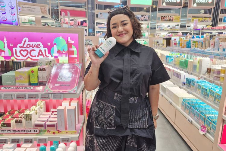 rambut keriting, perawatan rambut keriting, cara merawat rambut keriting, merawat rambut keriting agar sehat dan indah, tips merawat rambut keriting, 5 Tips Merawat Rambut Keriting agar Tetap Indah dan Sehat, 1. Pilih sampo yang tidak bikin kering, 2. Jangan pernah skip conditioner, 3. Kurangi frekuensi keramas, 4. Gunakan produk styling saat rambut basah, 5. Pakai hair dryer dengan diffuser