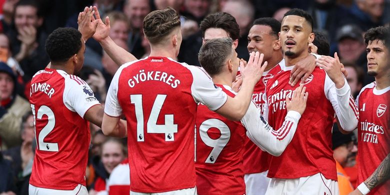 Liga Inggris, Arsenal, Chelsea, William Saliba, Jurrien Timber, Piero Hincapie, Arsenal vs Chelsea, Pedro Neto, Liga Inggris 2025-2026, Hasil Arsenal Vs Chelsea 2-1: Gol Timber Jadi Penentu, Neto Dapat Kartu Merah