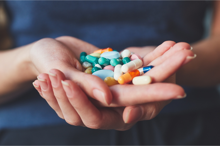 Vidi Aldiano, kanker ginjal, obat kanker, Vidi Aldiano kanker ginjal, vidi aldiano kemoterapi, vidi aldiano kanker, efek obat kanker ke warna kulit, efek obat kanker, Seperti Vidi Aldiano, Dokter Ungkap Penyebab Obat Kanker Bikin Warna Kulit Berubah