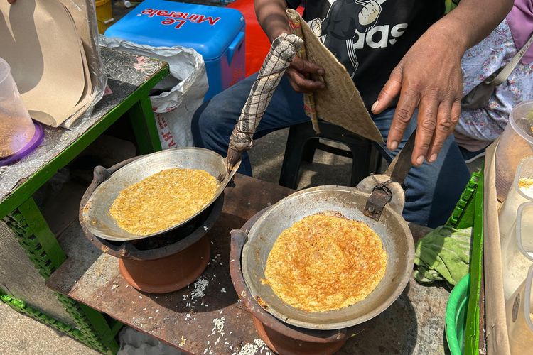 Lebaran Betawi 2026, Soto betawi, 5 Kuliner Tradisional di Lebaran Betawi 2026, Bisa Buat Oleh-oleh, 1. Taoge goreng, 2. Kerak telor, 3. Soto betawi, 4. Dodol, 5. Geplak