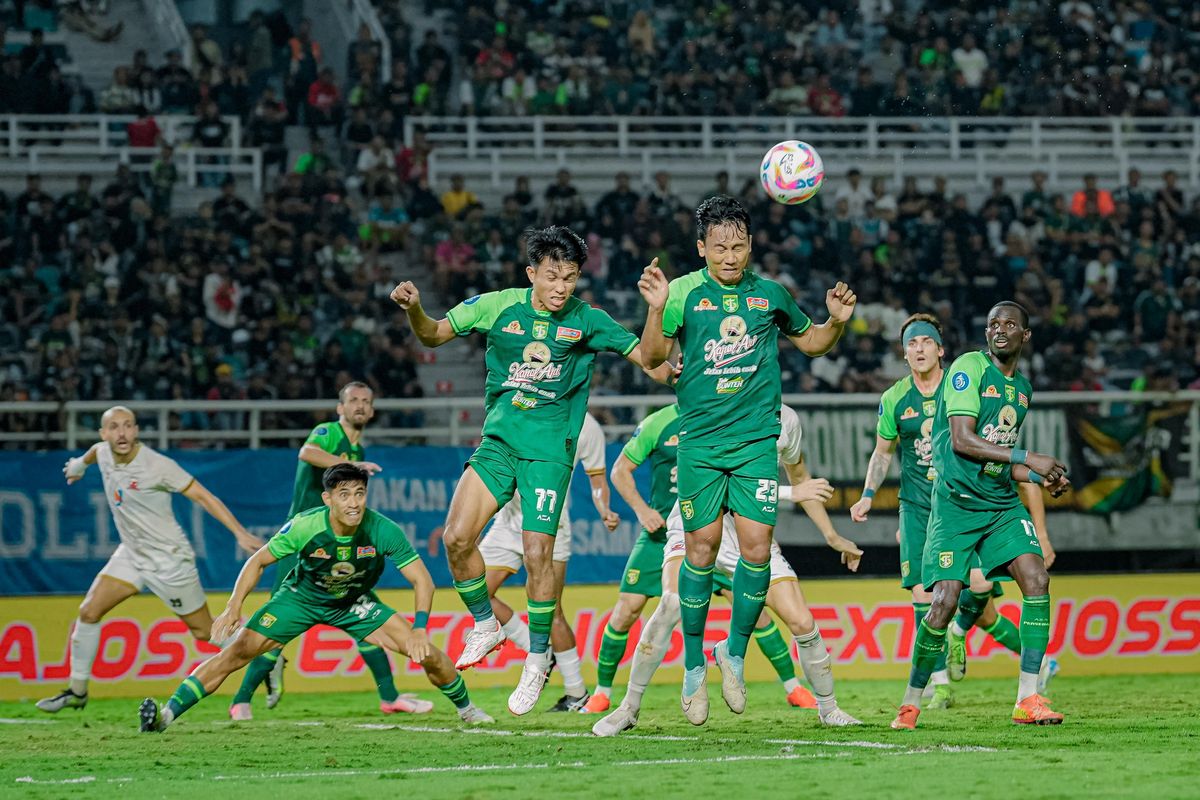 Persebaya, Liga 1 2024-2025, Arema FC vs Persebaya, derbi jatim, Arema FC vs Persebaya: Semangat Derbi Jatim, Persebaya Siapkan Kekuatan Terbaik di Bali