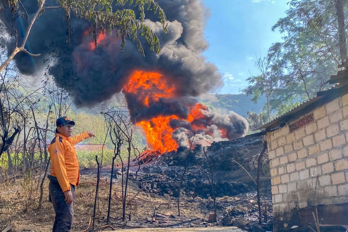 Blora, sumur minyak, Sumur minyak di Blora dipasang garis polisi, Sumur minyak di Blora, sumur minyak blora terbakar, sumur minyak di blora terbakar, sumur minyak blora, sumur minyak di blora kebakaran, Penyebab Kebakaran Sumur Minyak di Blora, Pengeboran Ilegal Tanpa Izin dan SOP, Pengeboran Baru Dilarang, Kronologi Kebakaran Sumur Minyak Blora, Pengeboran Ilegal dan Tekanan Gas, Pemerintah Siapkan Validasi Sumur Rakyat