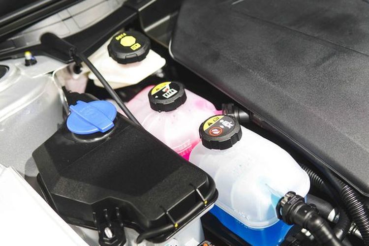 baterai, overheating, mobil listrik, cairan pendingin, Cara Mengecek Cairan Pendingin Mobil Listrik Agar Tetap Optimal