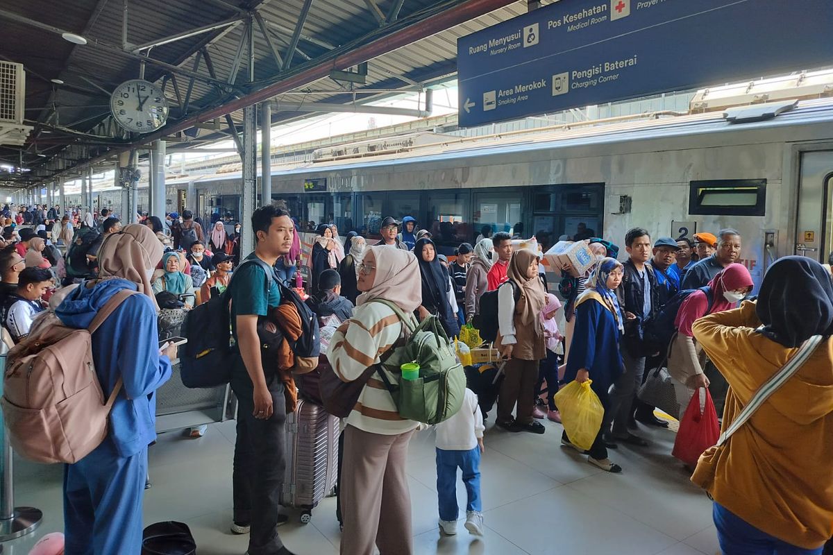 arus balik libur Idul Adha, PT KAI, Stasiun Kereta Api, Arus Balik Libur Idul Adha, Puncak Arus Balik Libur Idul Adha, 197.183 Tiket Kereta Api Ludes Terjual