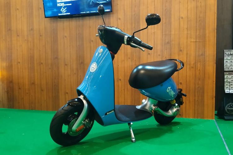 Penjualan motor, Steven Kenjtana, Motor listrik, motor listrik, penjualan motor, insentif pemerintah, Perlambatan Penjualan Motor Listrik di Indonesia 2025