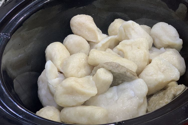 cara menggoreng pempek beku, cara masak pempek beku, cara masak pempek frozen, cara masak pempek beku yang benar, berapa lama pempek beku bisa disimpan, Cara Goreng Pempek Frozen dari Penjual, Perlu Direbus Dulu?
